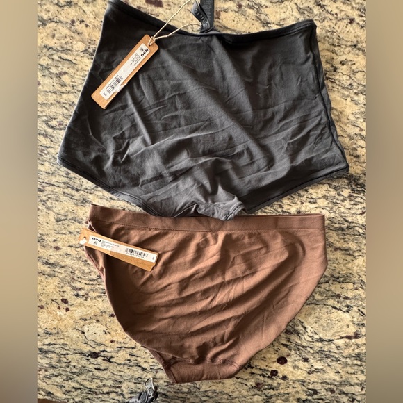 NWT Skims (M) Fits Everybody Boyshort + Smoothing Seamless Brief Onyx + Cocao - Picture 4 of 6